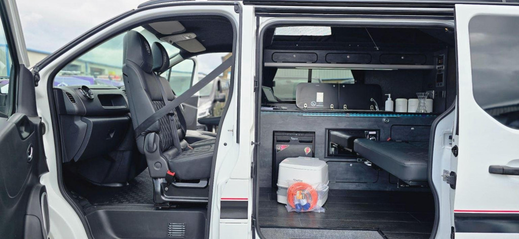 VAUXHALL VIVARO