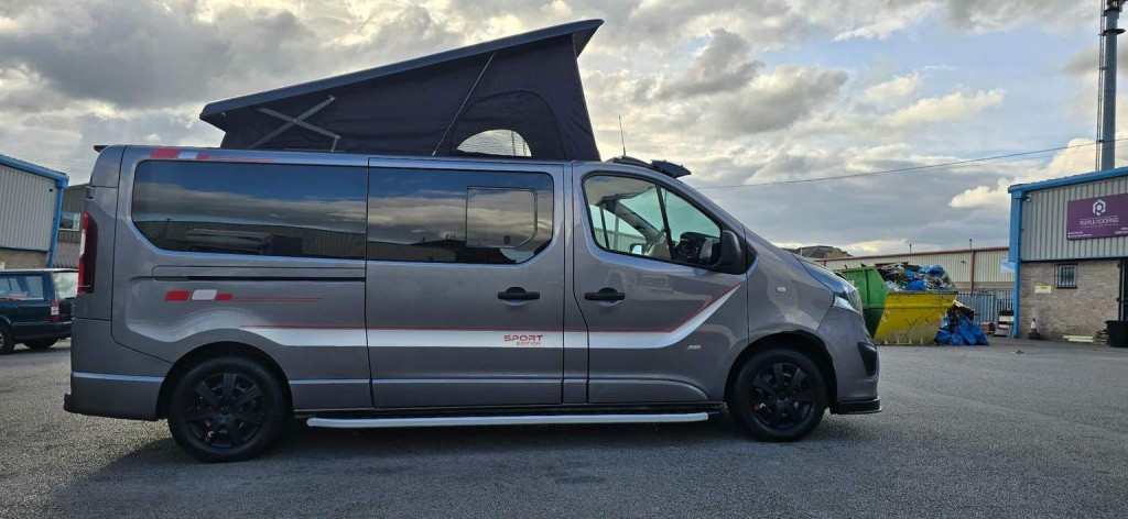 VAUXHALL VIVARO