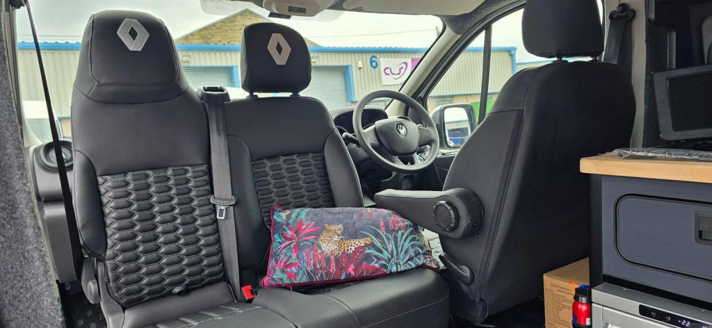 RENAULT TRAFIC