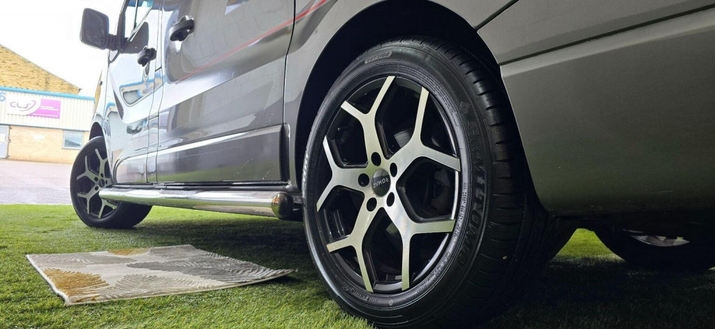 VAUXHALL VIVARO