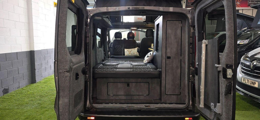 VAUXHALL VIVARO