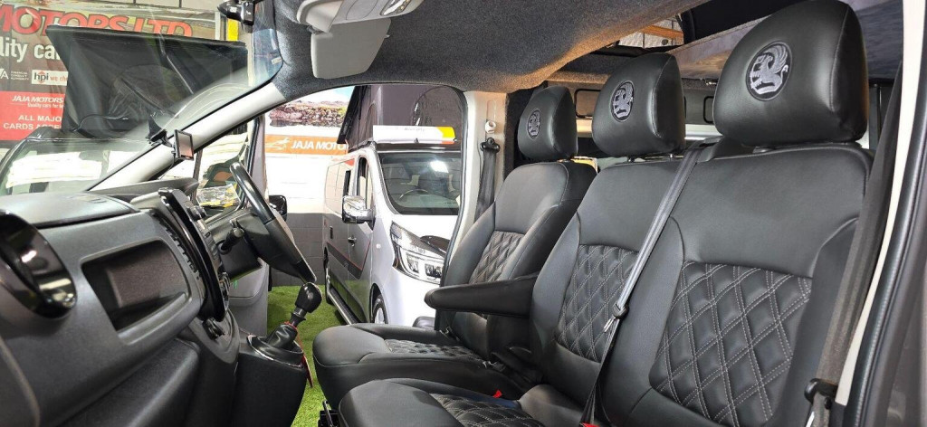 VAUXHALL VIVARO