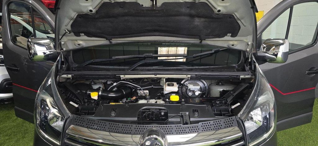 VAUXHALL VIVARO