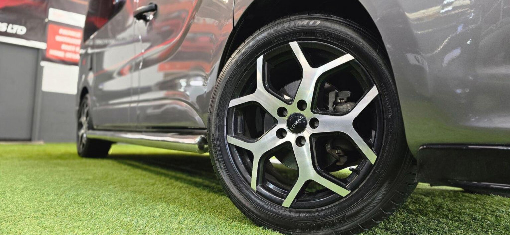 VAUXHALL VIVARO