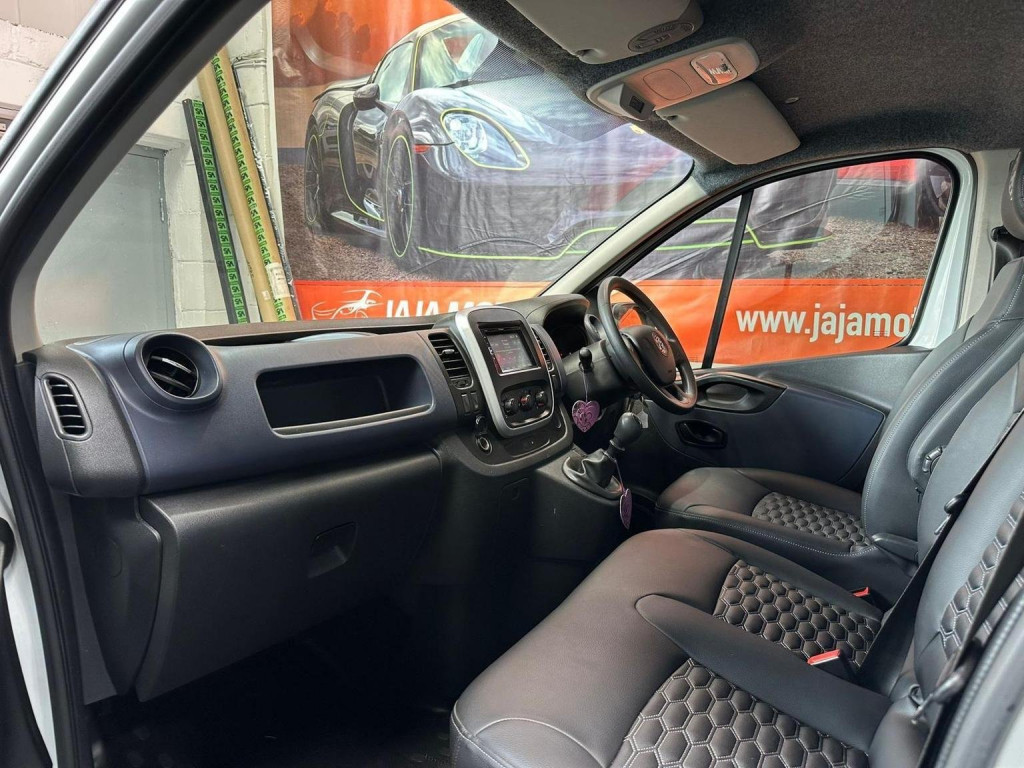 VAUXHALL VIVARO