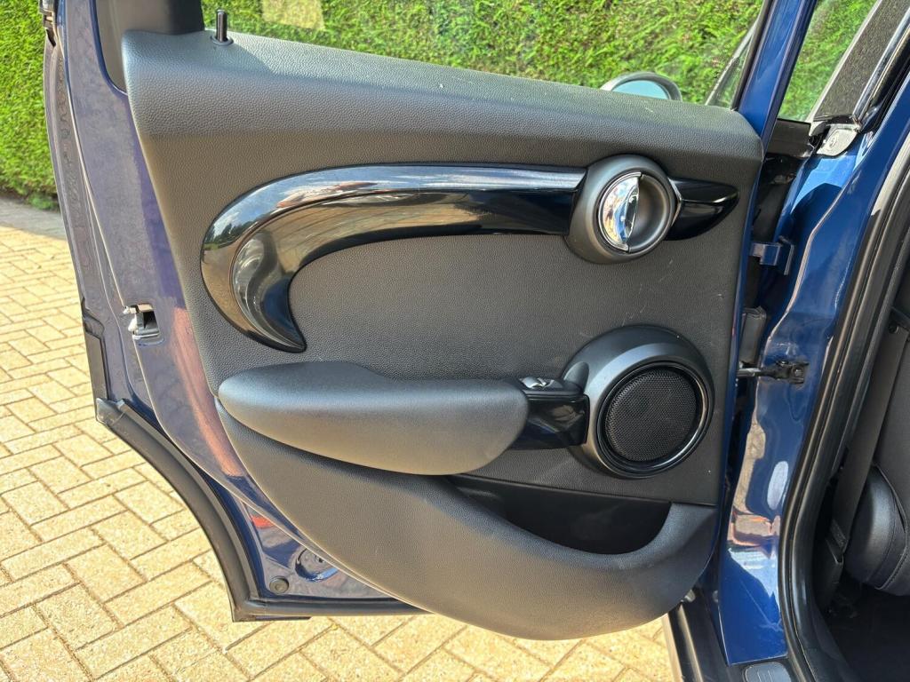 View FERRARI CALIFORNIA 3.8 V8 T