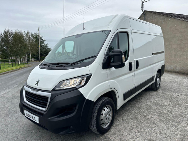 PEUGEOT BOXER 2.2 BlueHDi 335 Professional