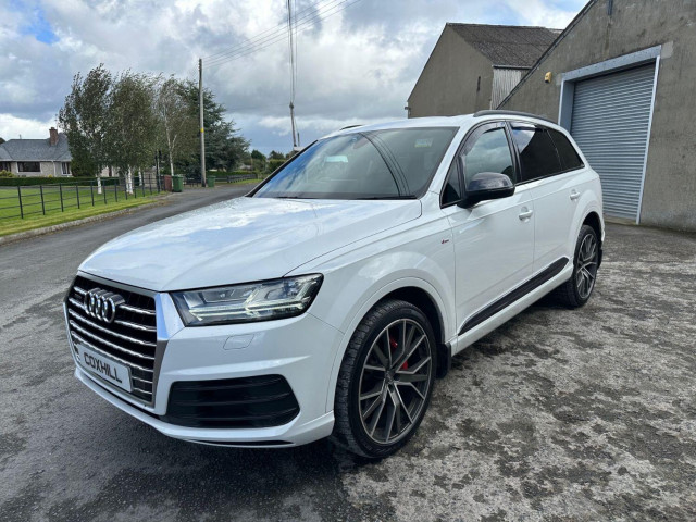 AUDI Q7 3.0 TDI V6 S line