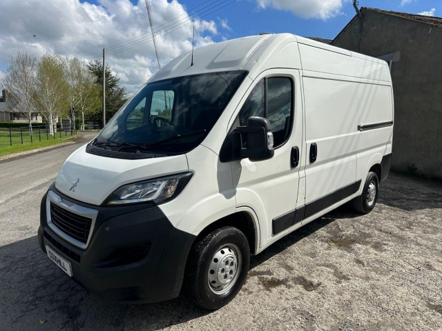PEUGEOT BOXER 2.2 BlueHDi 335 Professional