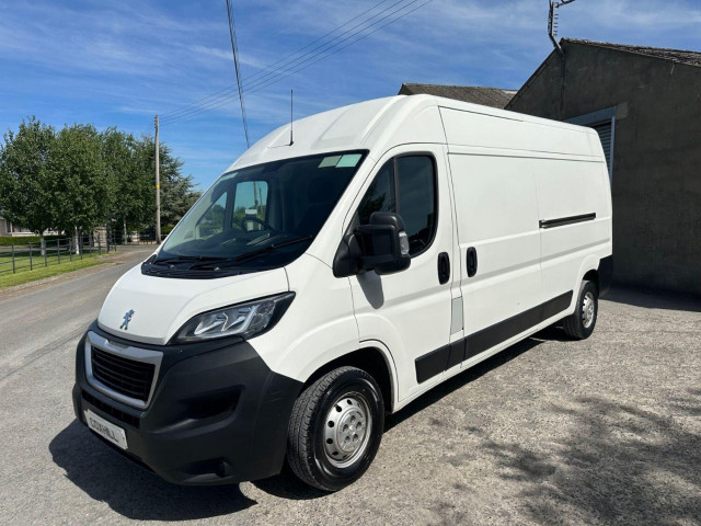 PEUGEOT BOXER 2.2 BlueHDi 335 Professional