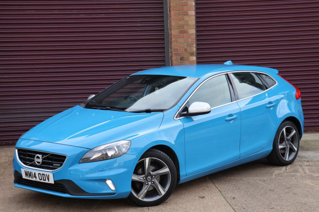 VOLVO V40 1.6 D2 R-Design