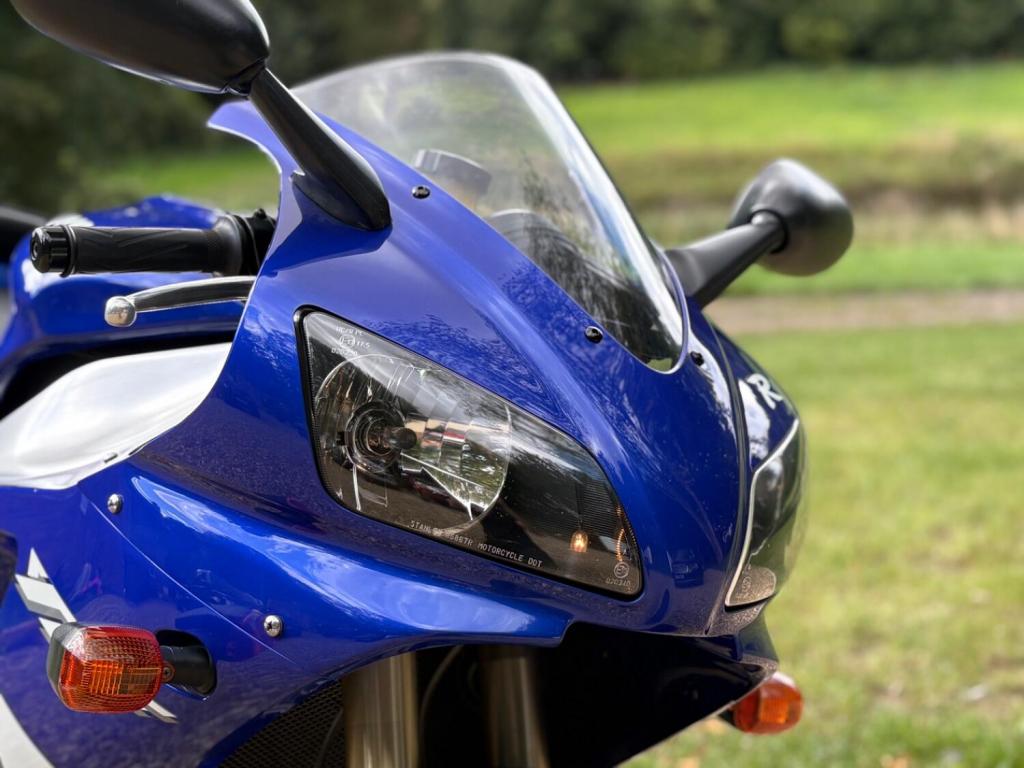 YAMAHA R1