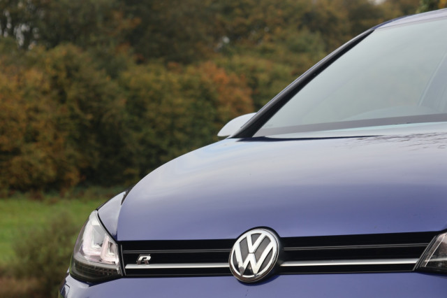 VOLKSWAGEN GOLF 2.0 TSI BlueMotion Tech R