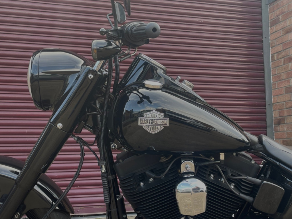 HARLEY-DAVIDSON FLSTC