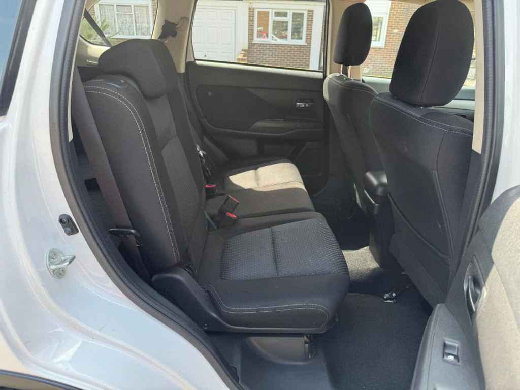 MITSUBISHI OUTLANDER