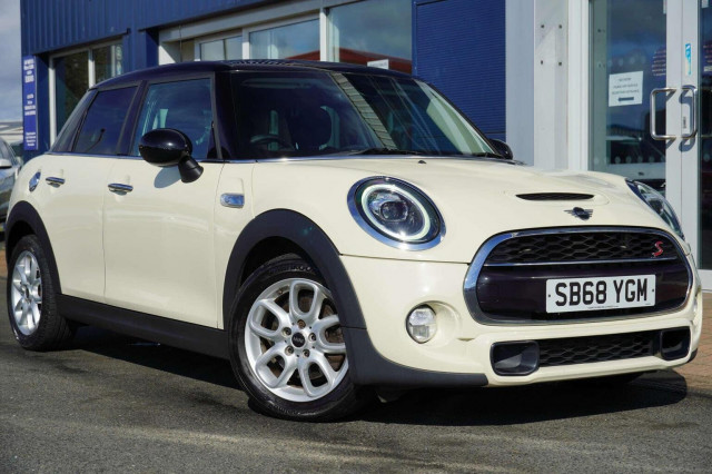 MINI HATCH
