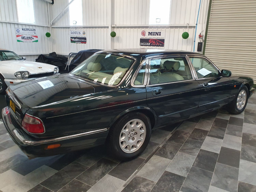 JAGUAR XJ