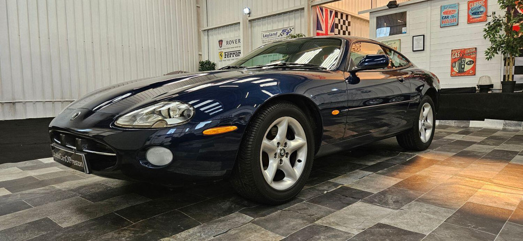 JAGUAR XK8