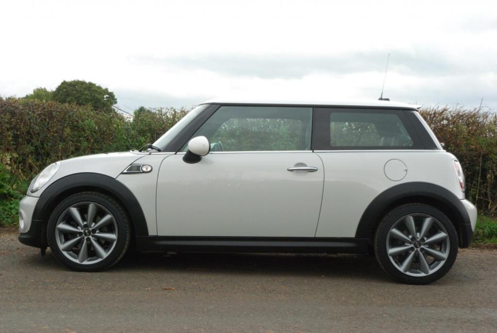 View MINI HATCH 1.6 Cooper D London 2012 Edition Hatch