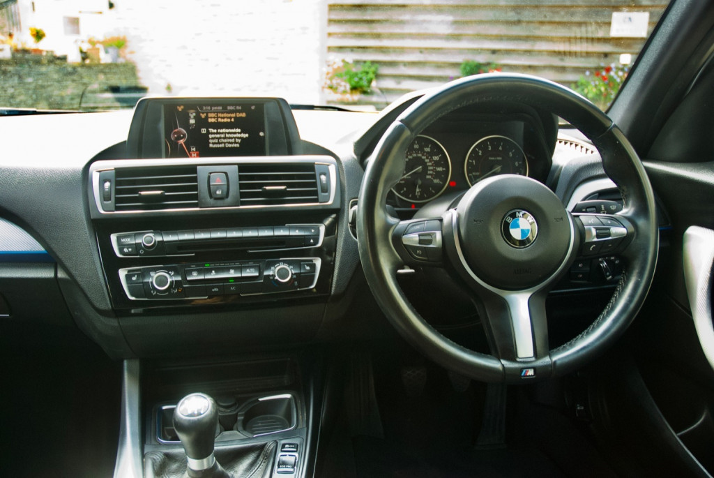 BMW 1 SERIES