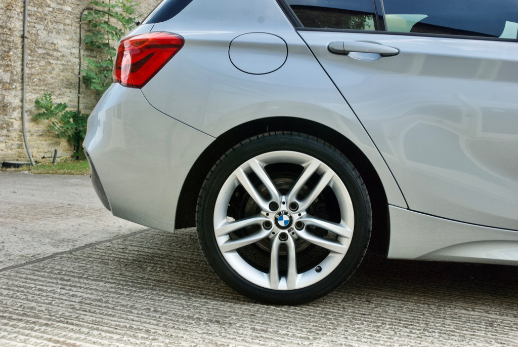BMW 1 SERIES