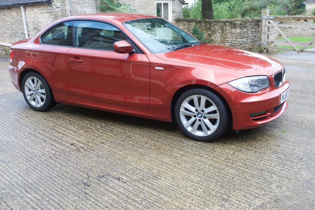 View BMW 1 SERIES 118D SE