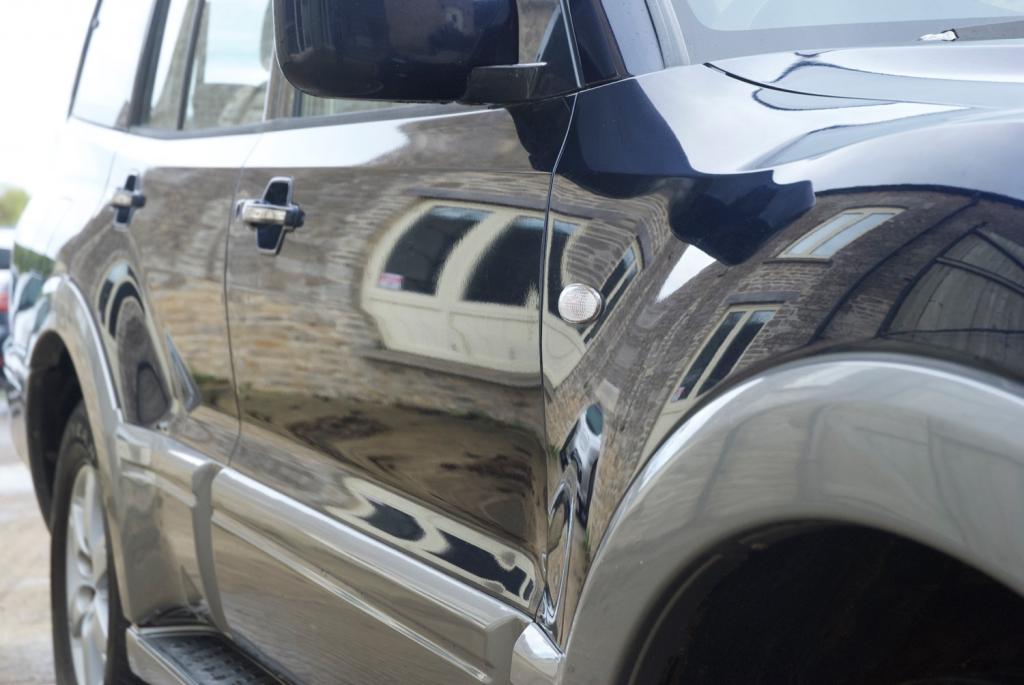 View MITSUBISHI SHOGUN LWB DI-D ELEGANCE