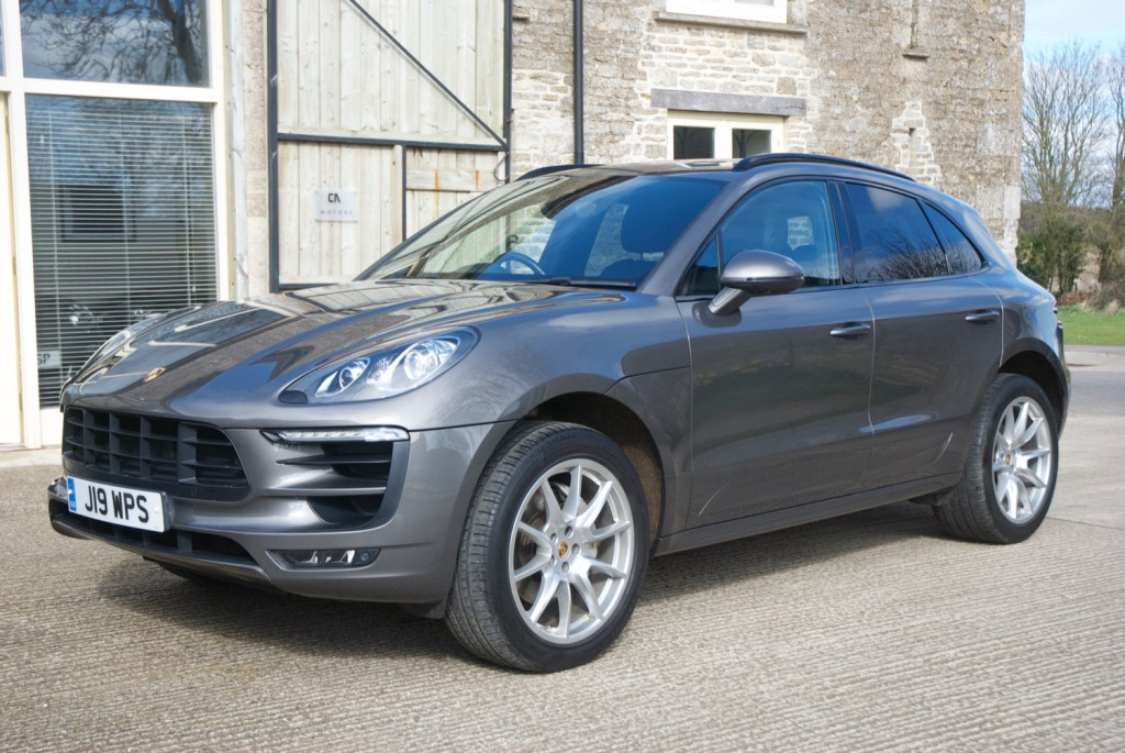 PORSCHE MACAN