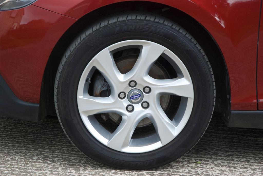 VOLVO V40