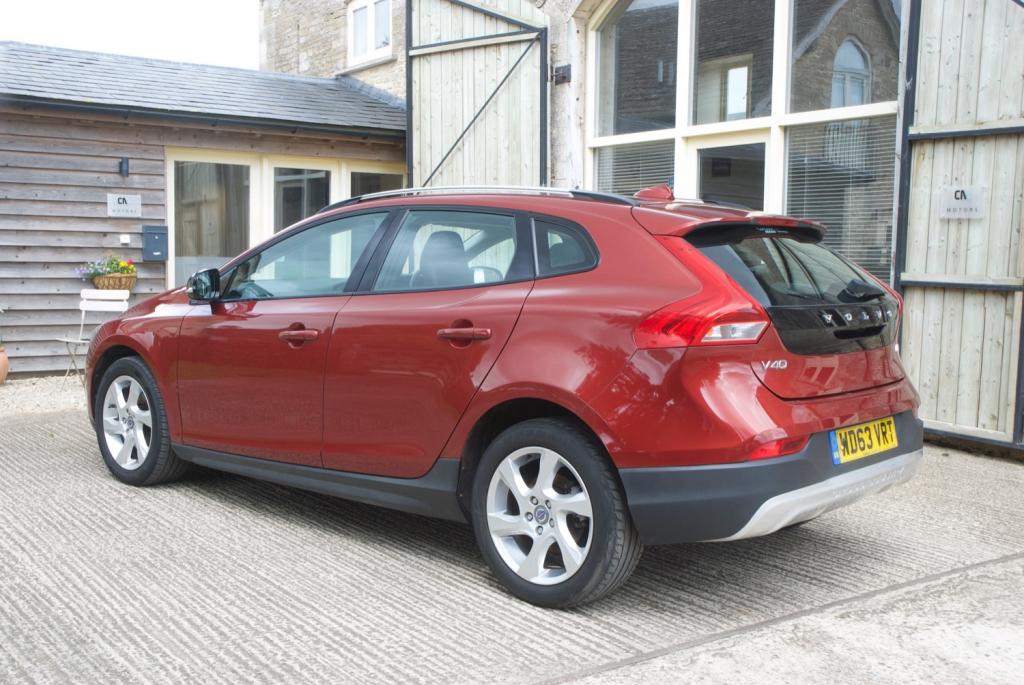 VOLVO V40
