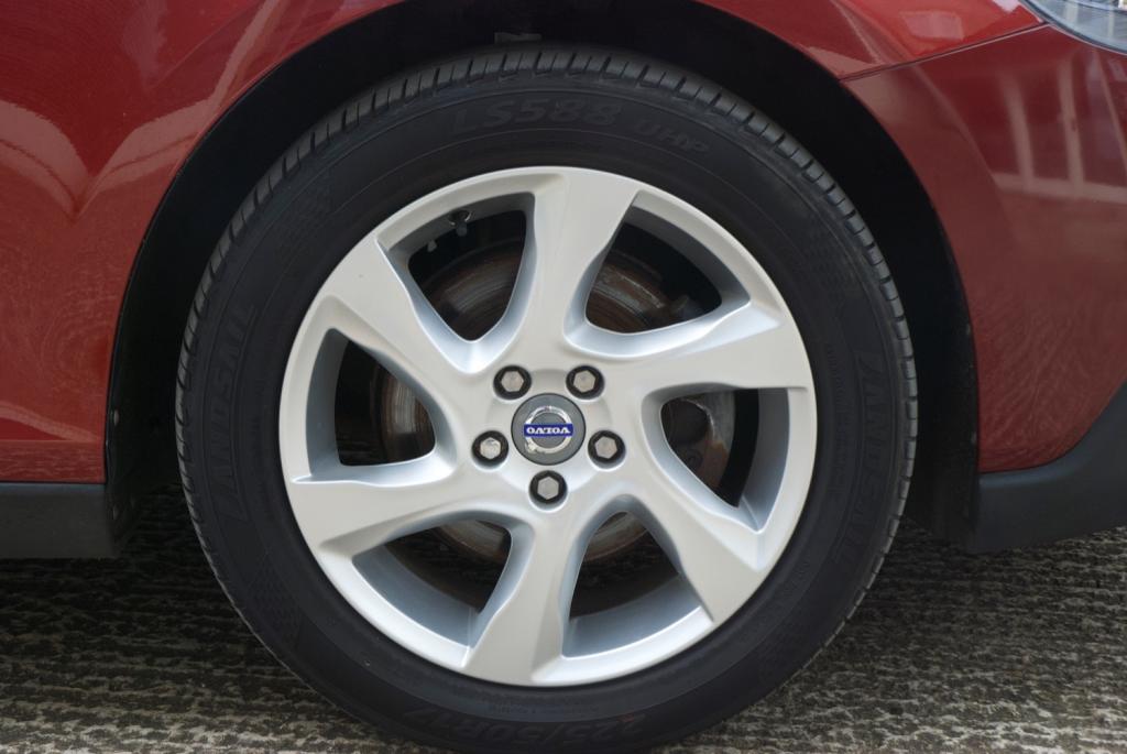 VOLVO V40