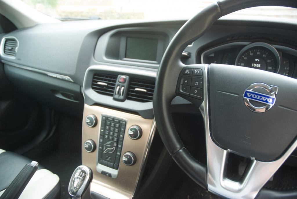 VOLVO V40