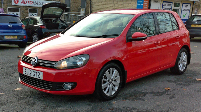 VOLKSWAGEN GOLF