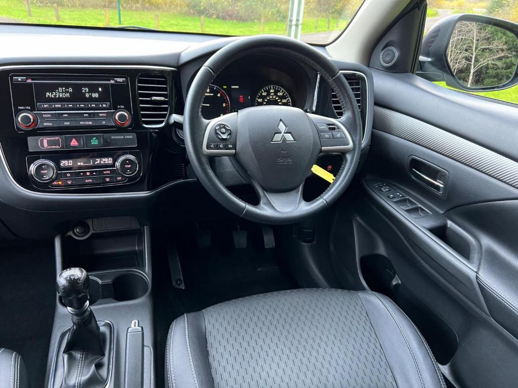 MITSUBISHI OUTLANDER