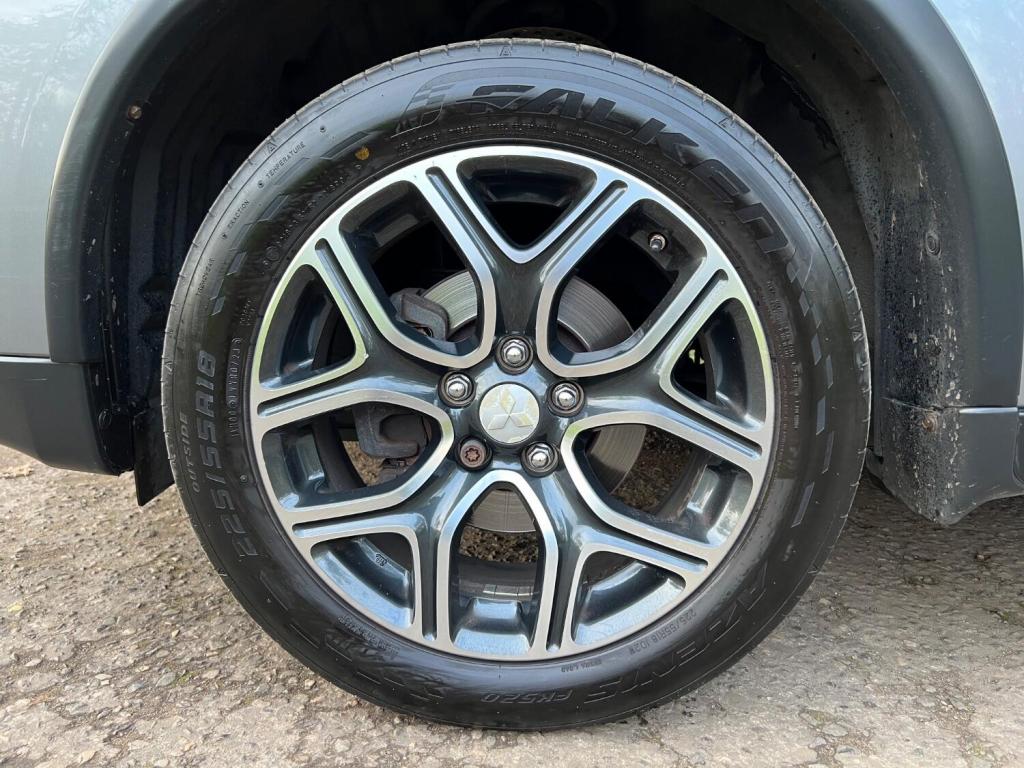 MITSUBISHI OUTLANDER