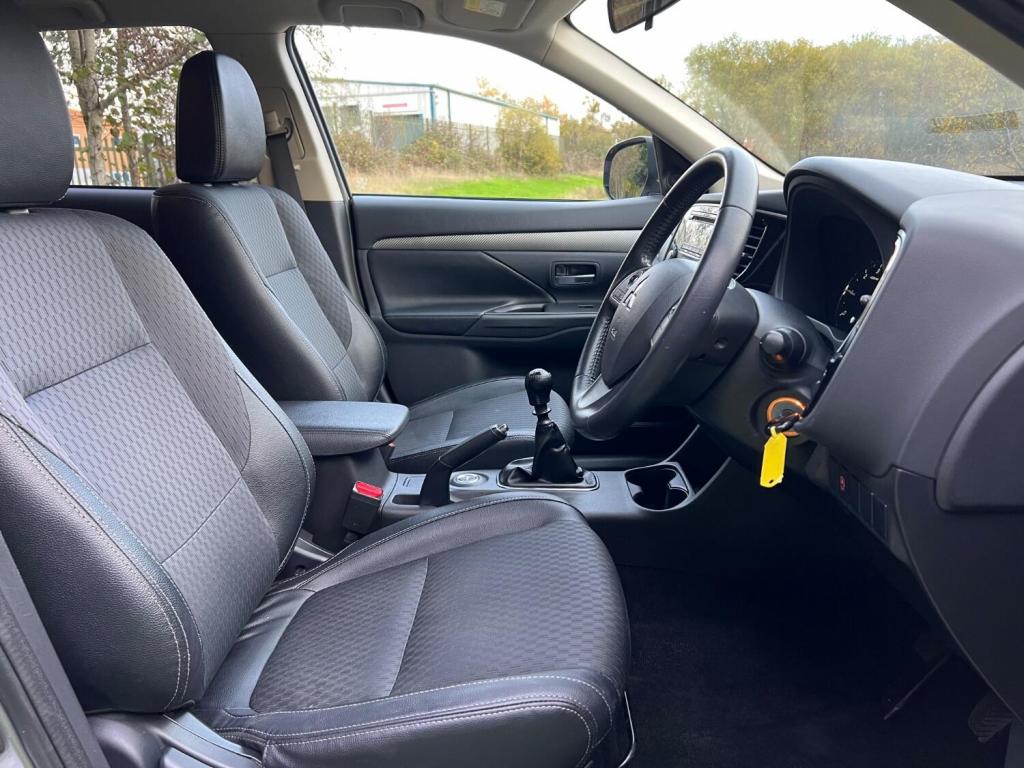 MITSUBISHI OUTLANDER