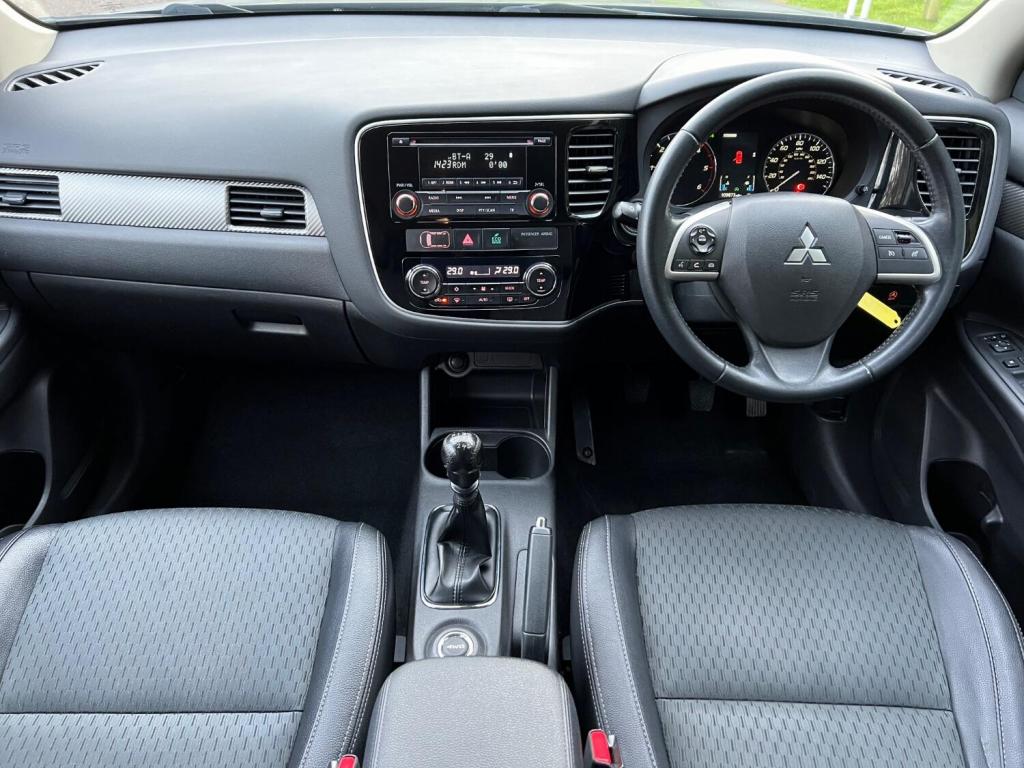 MITSUBISHI OUTLANDER