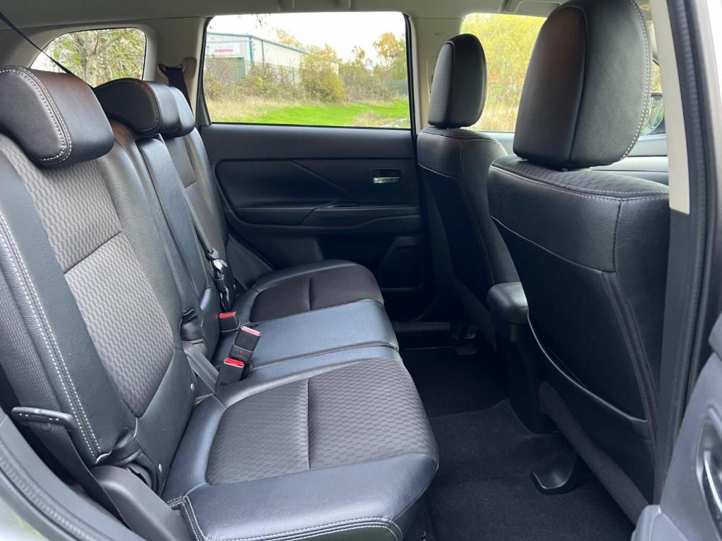 MITSUBISHI OUTLANDER