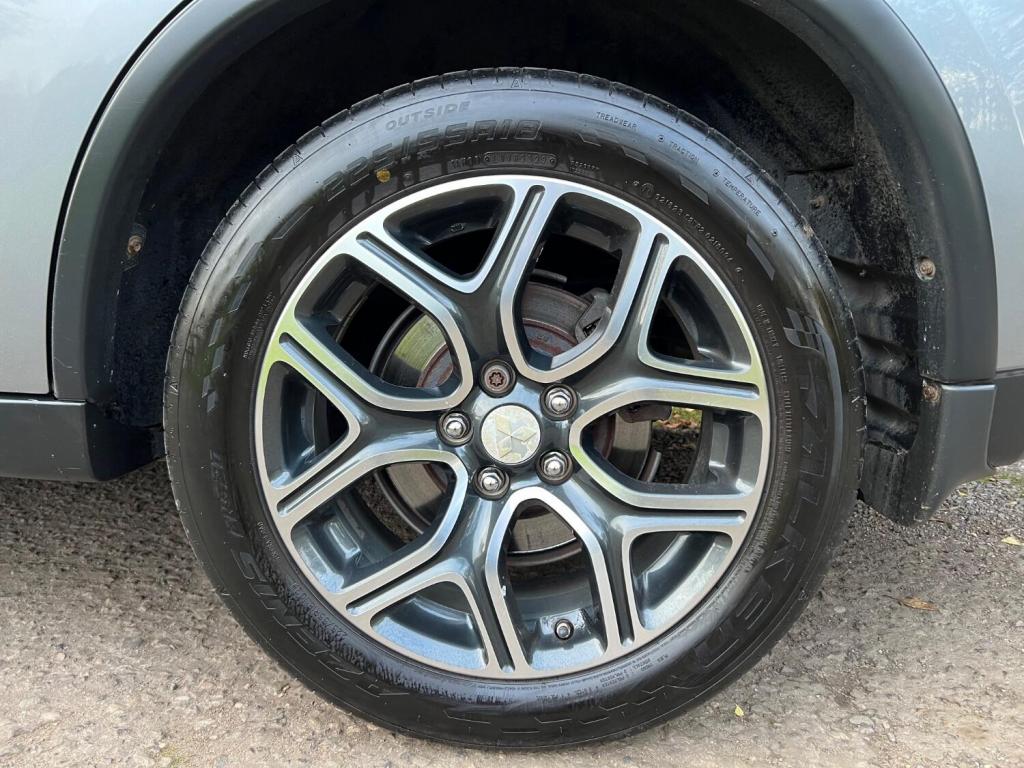 MITSUBISHI OUTLANDER