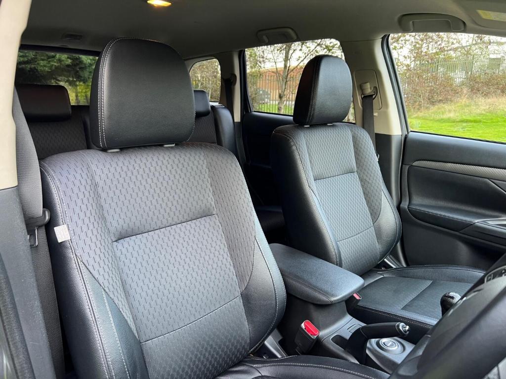 MITSUBISHI OUTLANDER