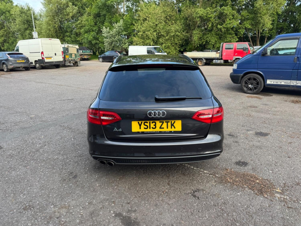View AUDI A4 AVANT 2.0 TDI Black Edition