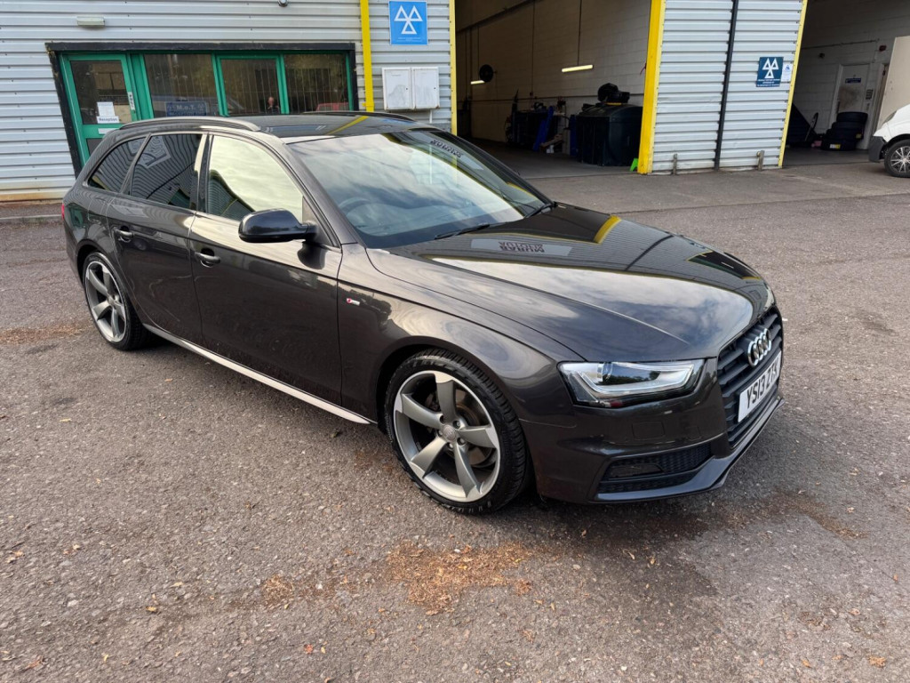View AUDI A4 AVANT 2.0 TDI Black Edition