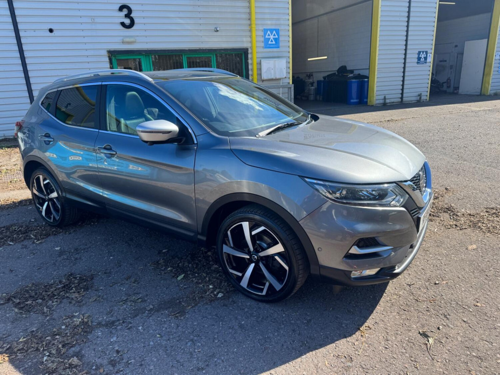 View NISSAN QASHQAI 1.6 dCi Tekna+