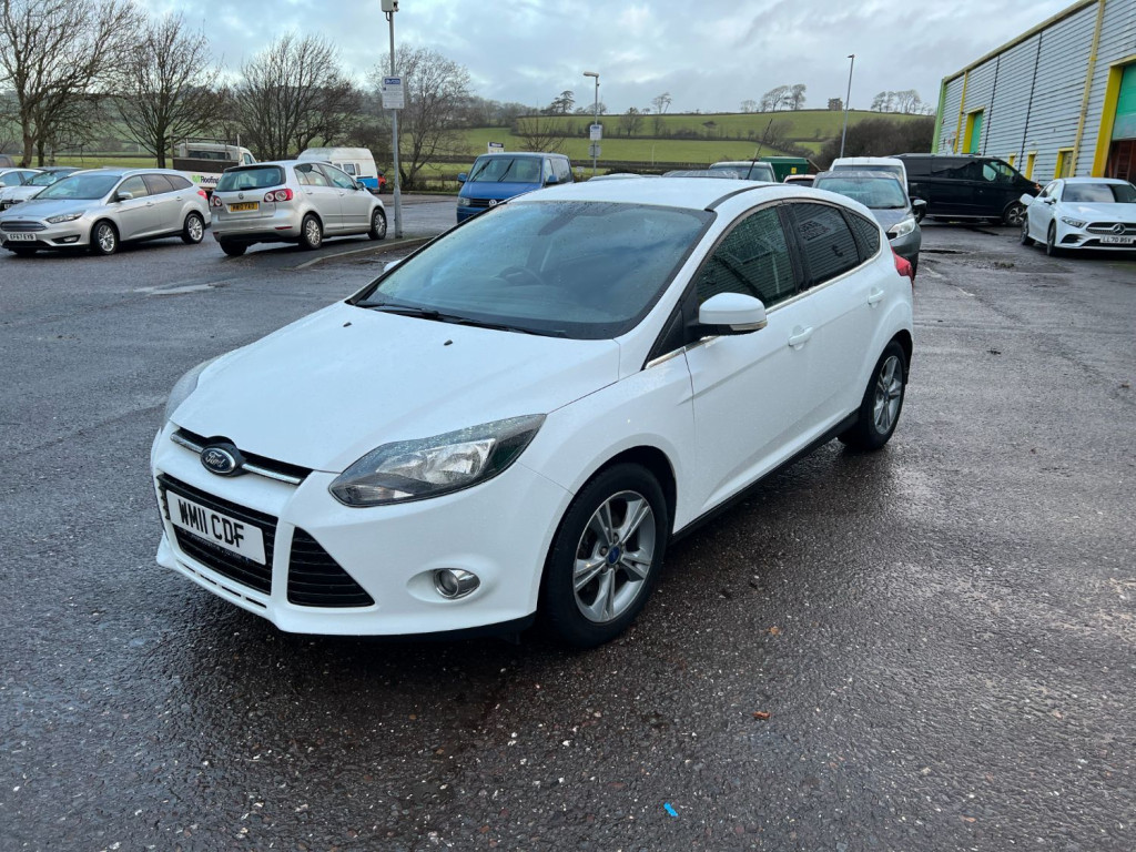 View FORD FOCUS TITANIUM