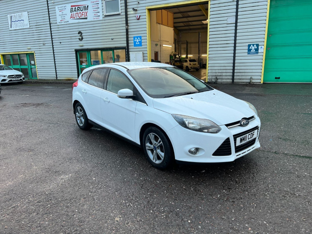 View FORD FOCUS TITANIUM