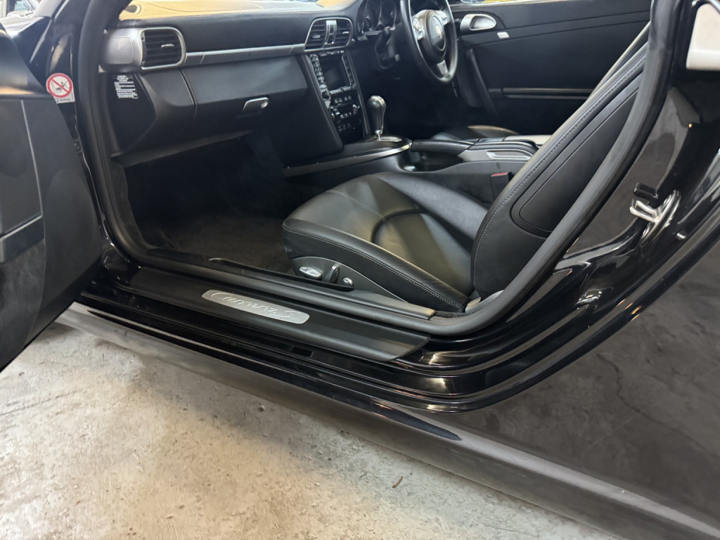 View PORSCHE 911 3.8 997 Carrera S