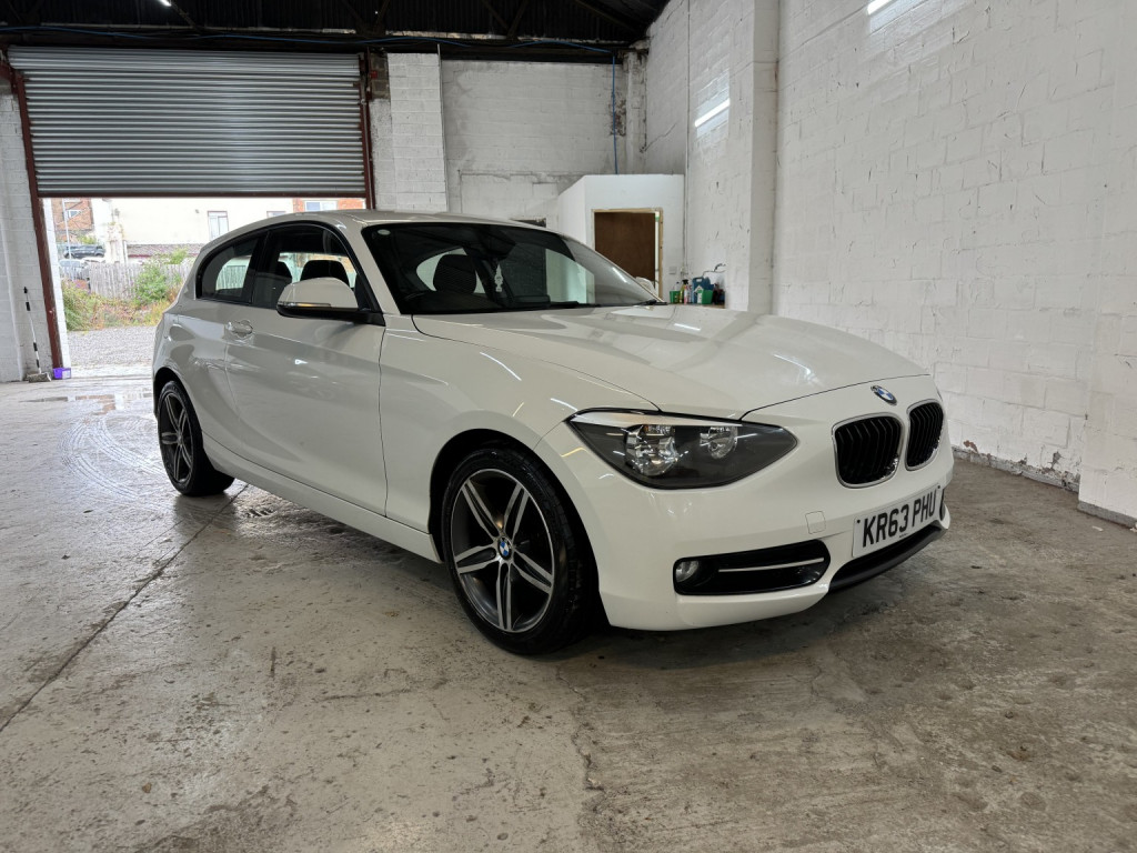 View BMW 1 SERIES 2.0 116d Sport 3 door
