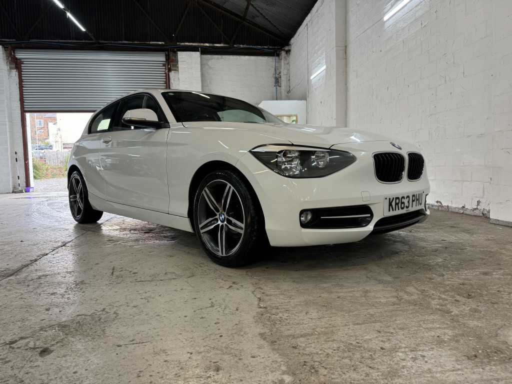 View BMW 1 SERIES 2.0 116d Sport 3 door
