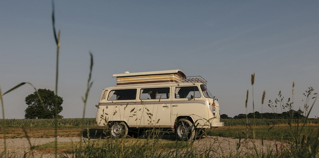 View VOLKSWAGEN CAMPERVAN -