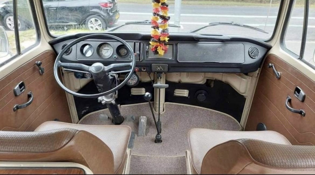 VOLKSWAGEN CAMPERVAN